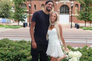 这下合法了❤哈利伯顿与未婚妻Jade已在法院登记结婚！