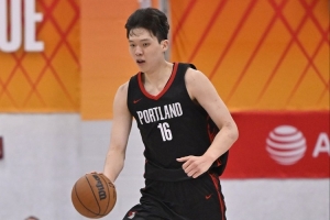 杨瀚森洛杉矶特训日程安排：7点前往球馆 8点开始训练&11点结束