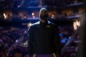 巴克利称詹姆斯在76人两连冠就是GOAT！文胖反驳：很厌恶唯戒指论