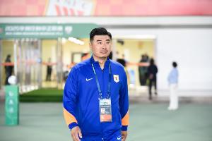 媒体人：韩鹏昨天提的辞职今天早上批的，泰山已经开始选外教工作