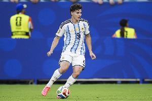 记者：费兰可能离队，无论阿尔瓦雷斯来不来巴萨都会签一名前锋
