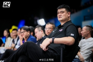 媒体人：我们陷入复杂战术循环快攻远逊对手 有时候可以简单点